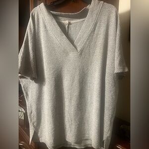 Elegant Gray V-Neck Short Sleeve Top